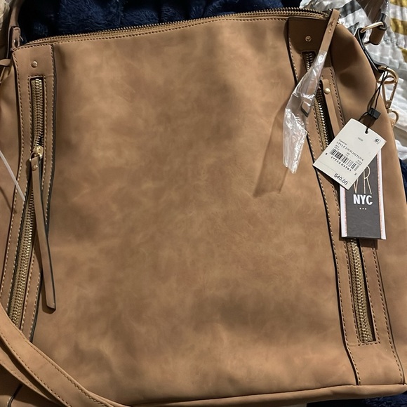 I’m trying to sale 4 bags two with tags two used - Picture 3 of 10